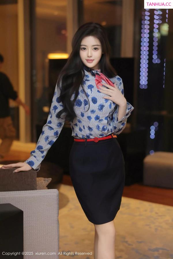 希雅  [XiuRen]高清写真图 2025.03.19 No.10041 希雅sia 丝袜美腿第3张图片